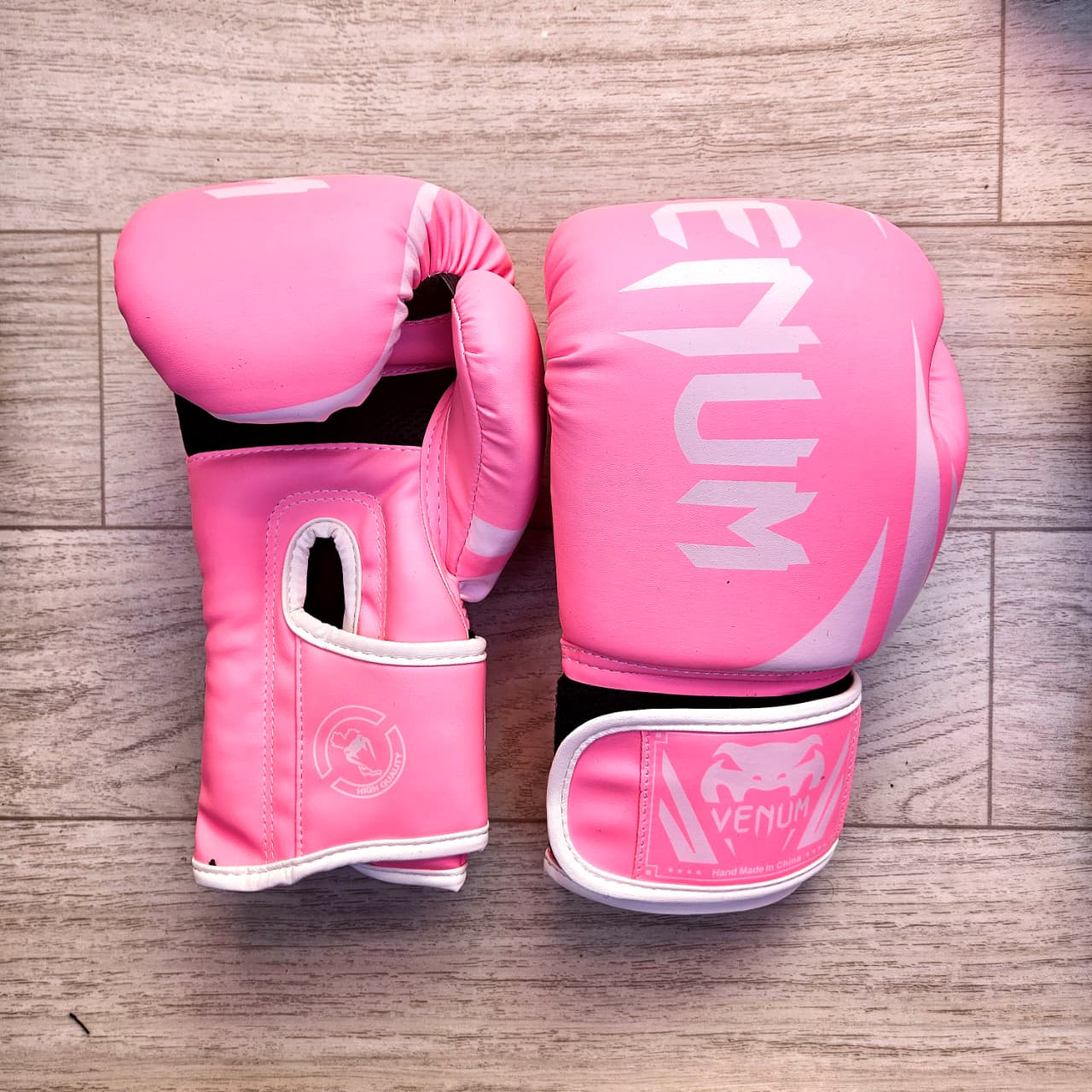 Les gants Boxing Venum